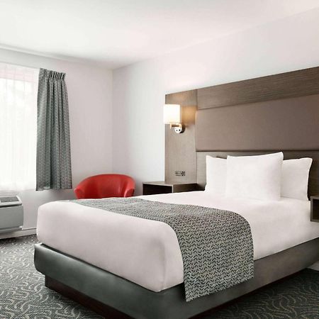 Travelodge By Wyndham Rigaud Luaran gambar