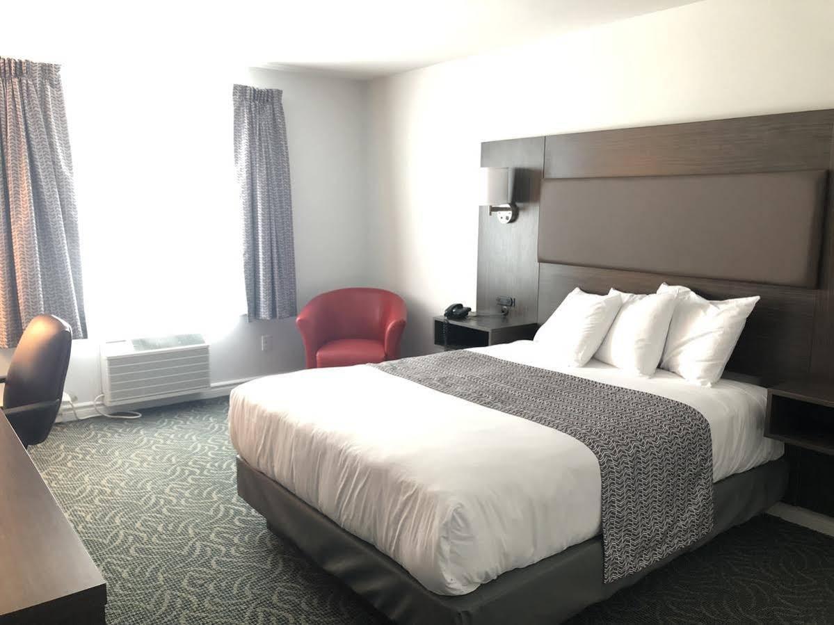 Travelodge By Wyndham Rigaud Luaran gambar